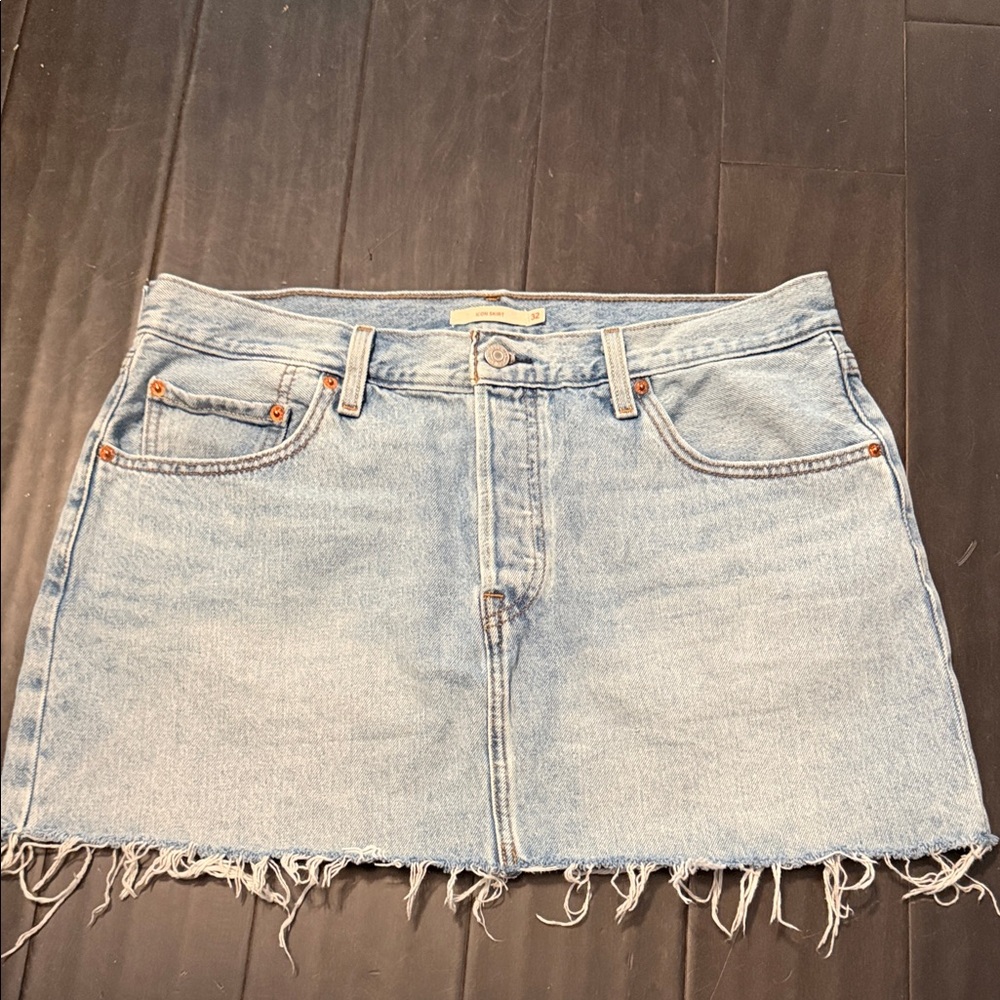 Levi's Icon Mini Skirt with Frayed Hem